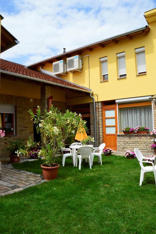 Mediterran Vendeghaz Kecskemét Exteriör bild