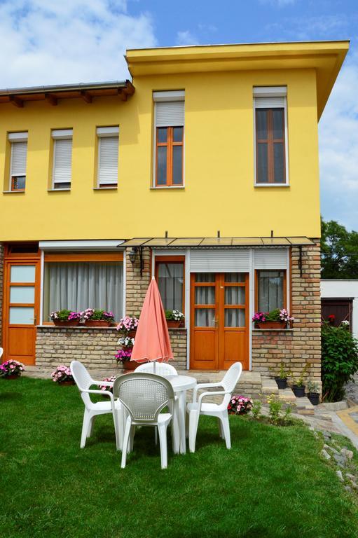 Mediterran Vendeghaz Kecskemét Exteriör bild