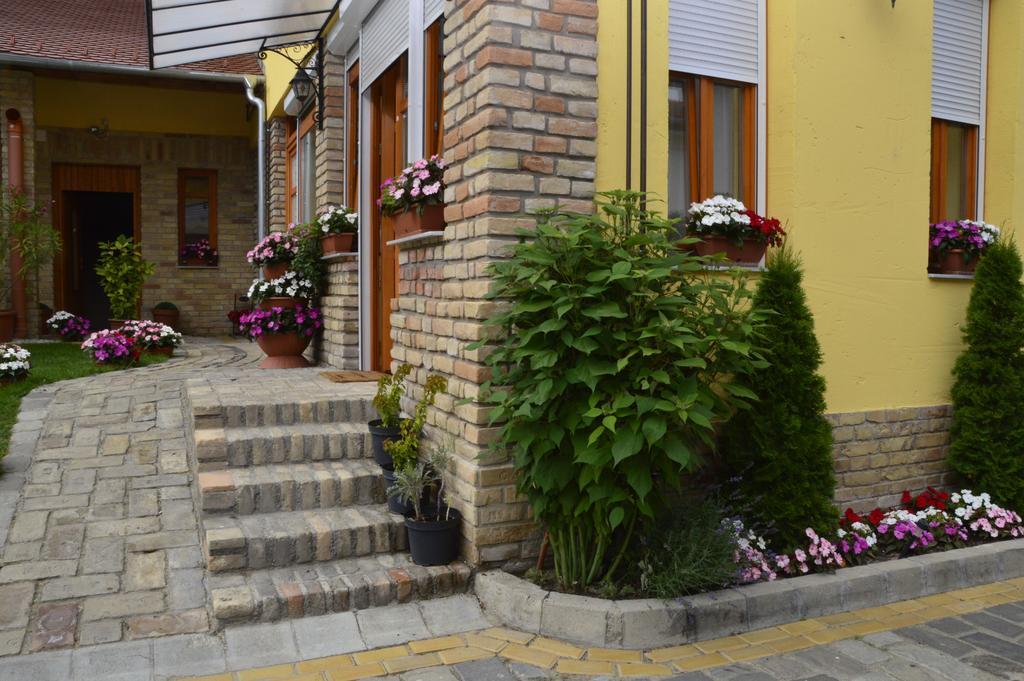Mediterran Vendeghaz Kecskemét Exteriör bild