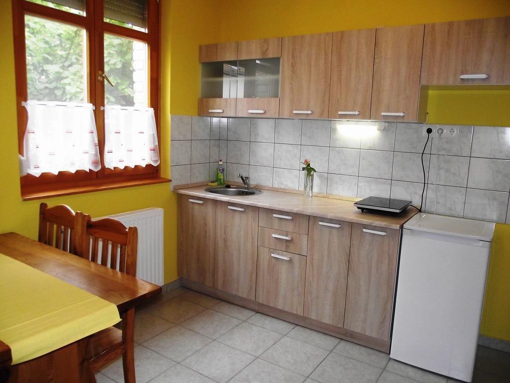 Mediterran Vendeghaz Kecskemét Rum bild